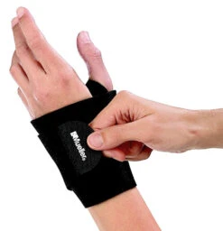 Mueller Sport Care Wraparound Moderate Wrist Support -Fine Golf Store Mueller Adjustable Wrist Support 2